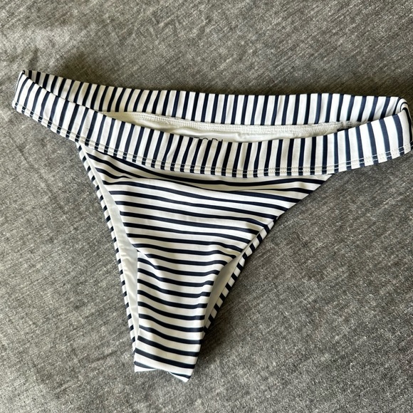 3/$20 NWOT Tobi pinstripe bikini bottom - Picture 1 of 3